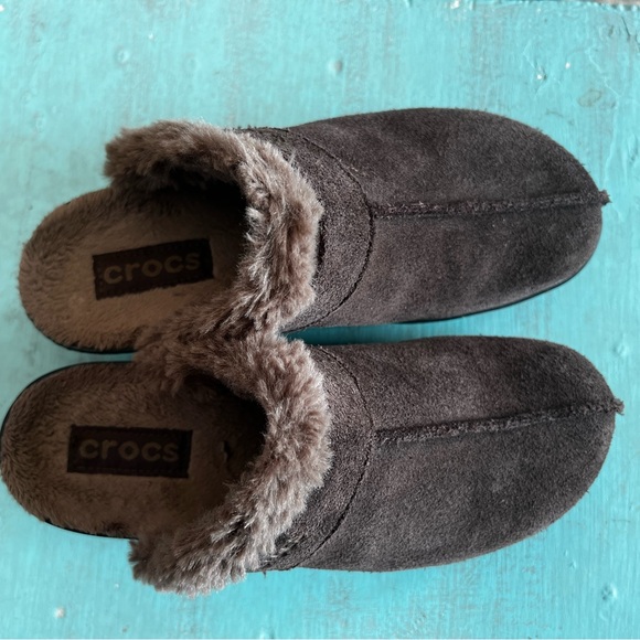 Croc’s shoes/clogs size 7. Winter, comfy Boho style! - Picture 3 of 9
